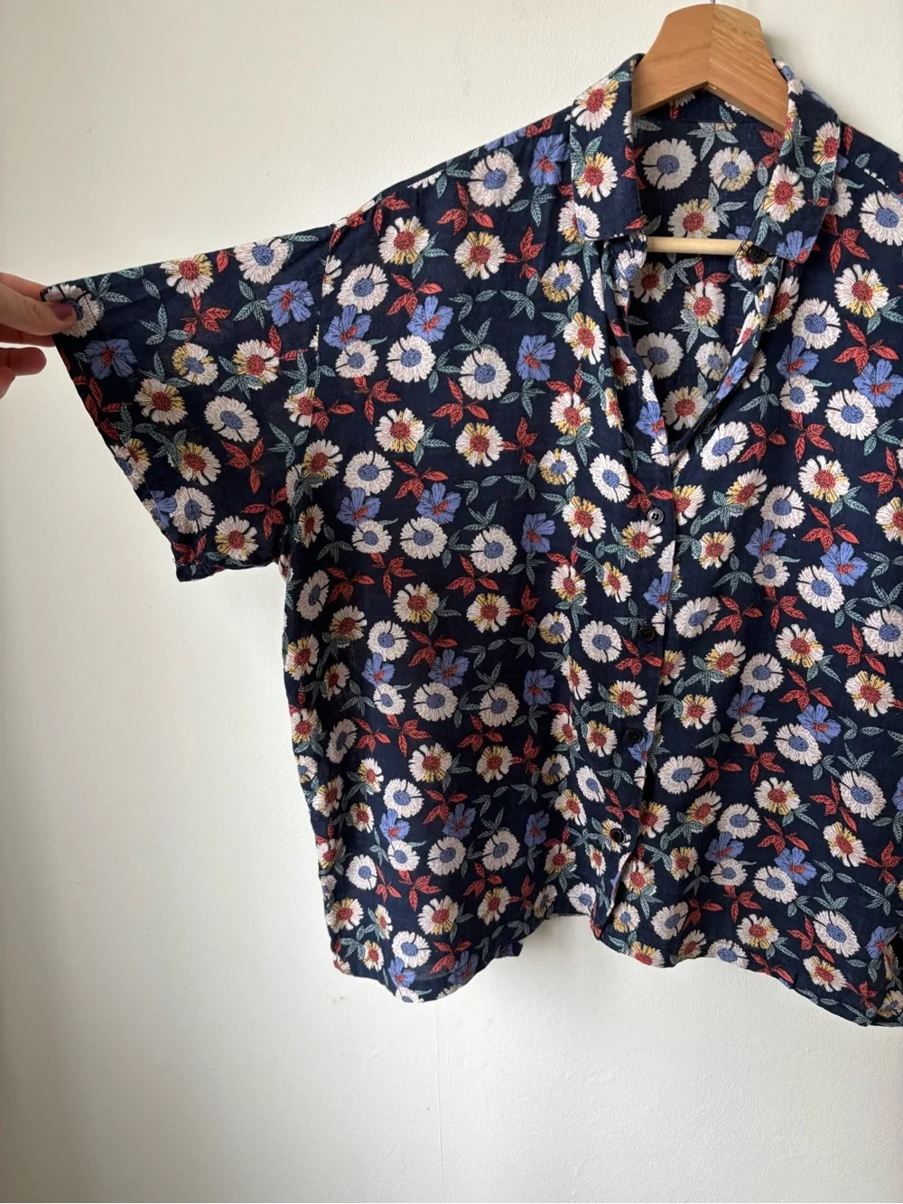 Women's Navy Floral Short-Sleeve Button-Down Shirti - Picture 2 of 6